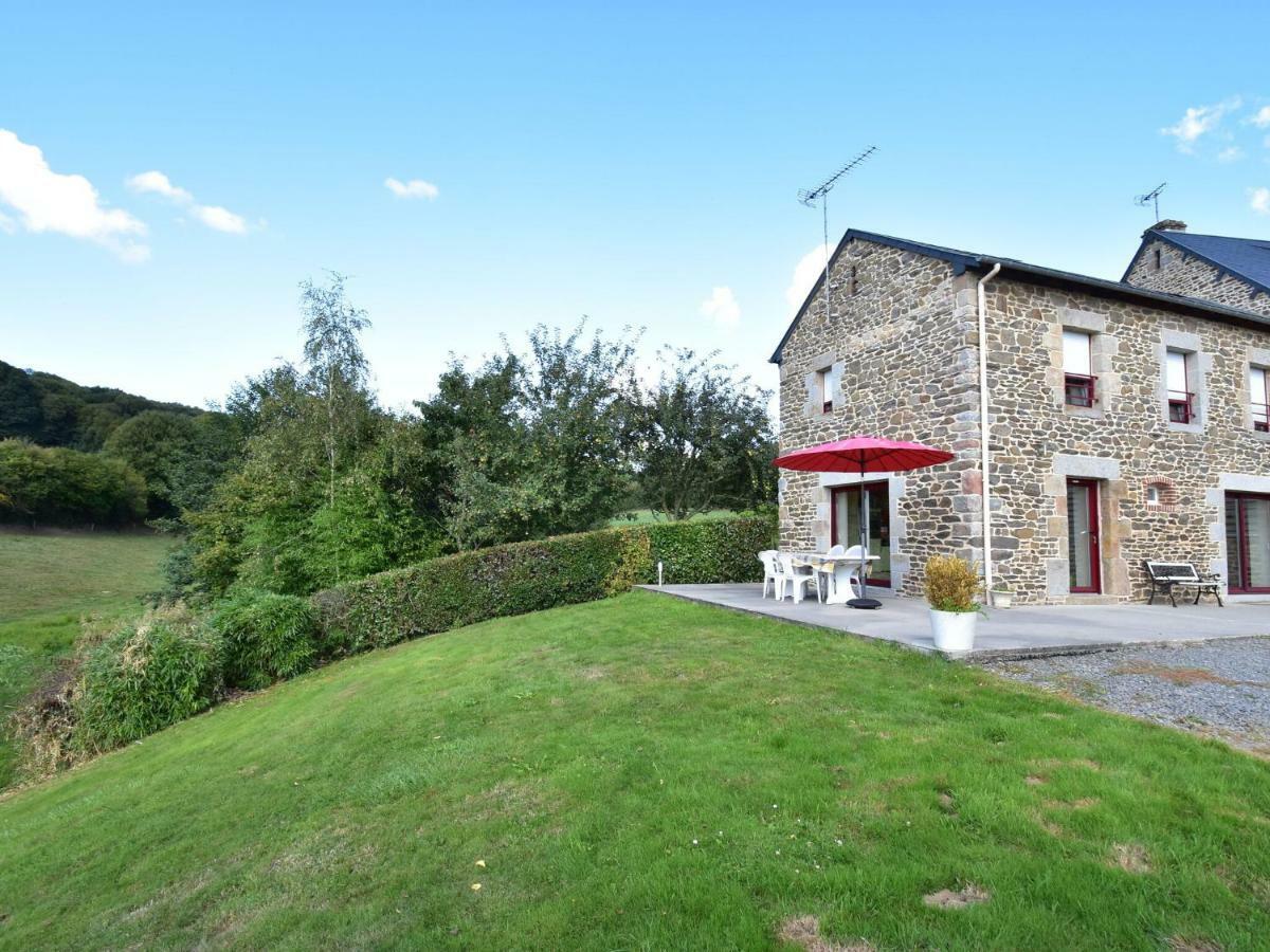 Cosy Chalet With Private Garden In Normandy Isigny-le-Buat Dış mekan fotoğraf